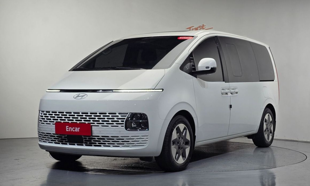 Hyundai Staria Tourer 11-Seater, 2025
