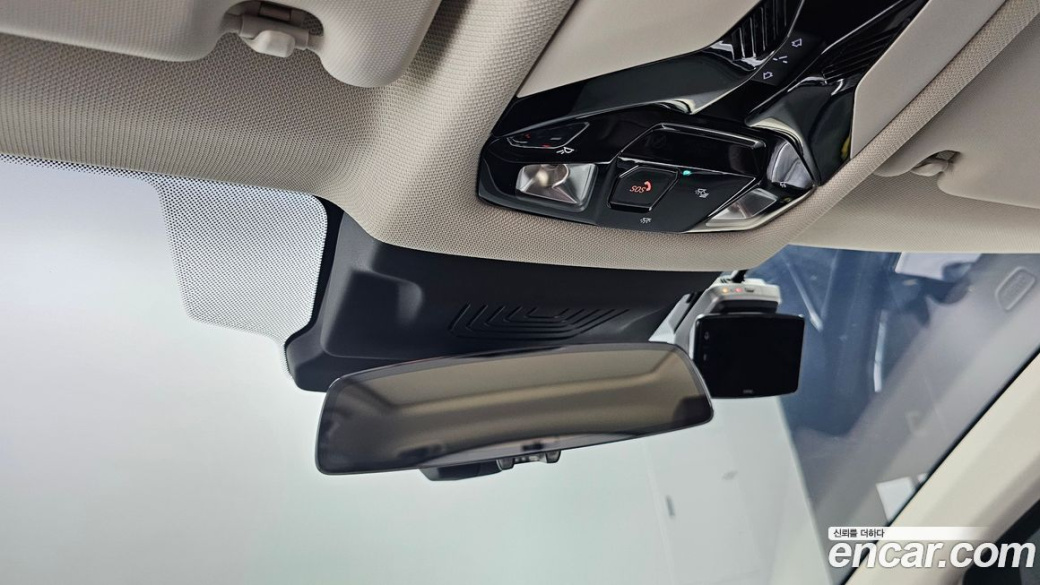 BMW 2-Series 220i Luxury, 2025