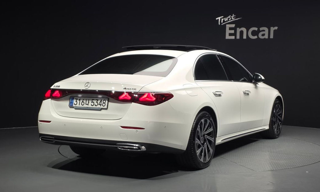Mercedes-Benz E-Class E300 4MATIC Exclusive, 2024