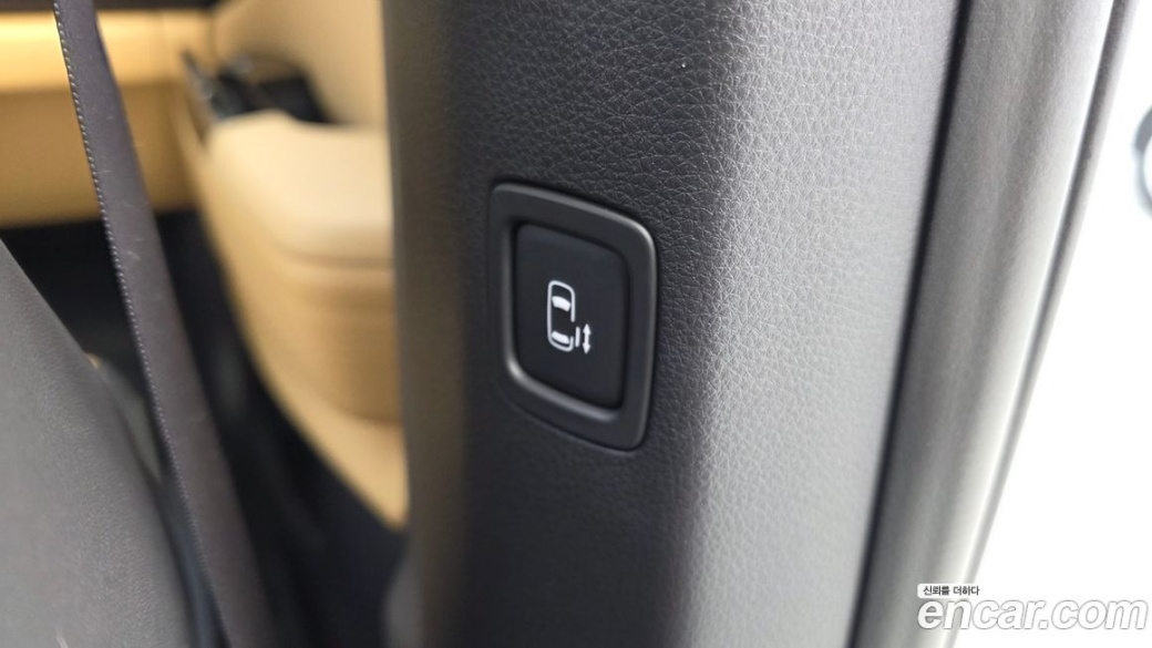 Kia Carnival 9-Seater Signature, 2023