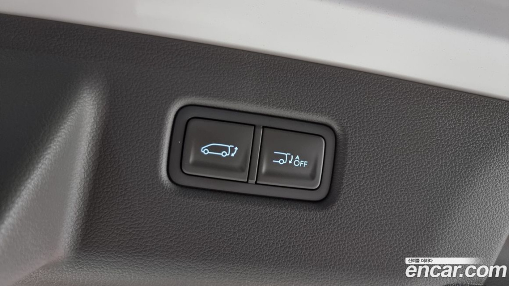 Hyundai Staria 4WD Lounge 7-Seater, 2023