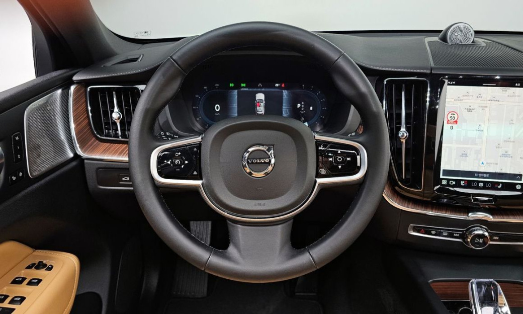 Volvo XC60 B6 Ultra Bright, 2025