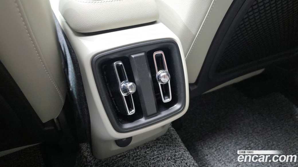 Volvo XC40 B4 Ultimate Bright, 2024