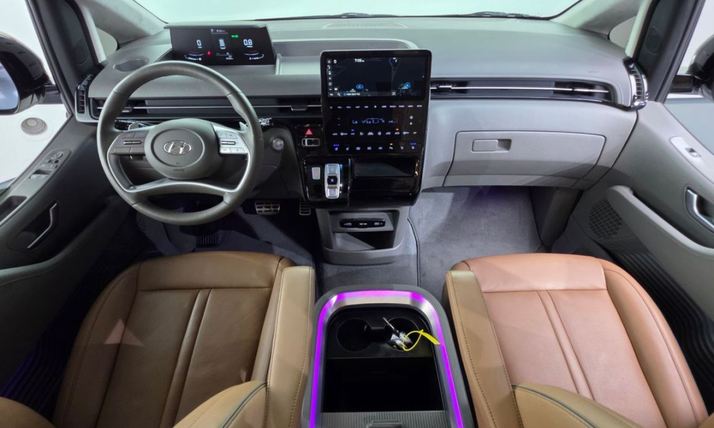 Hyundai Staria 2WD Camping Car, 2024