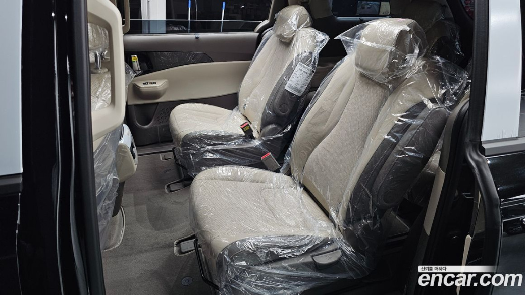 Kia Carnival 9-Seater Signature, 2025