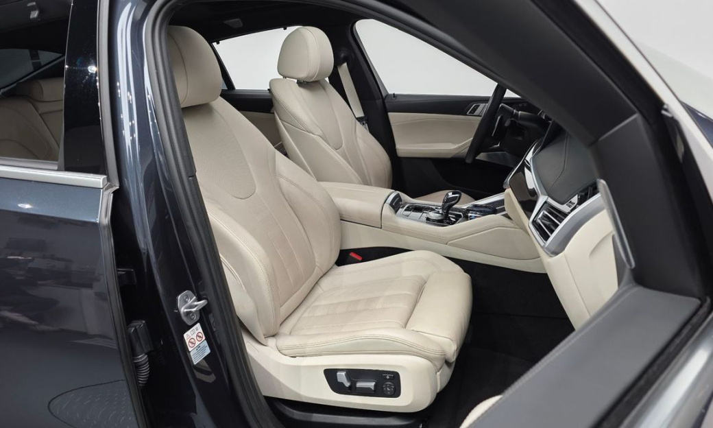 BMW X6 M50i, 2022