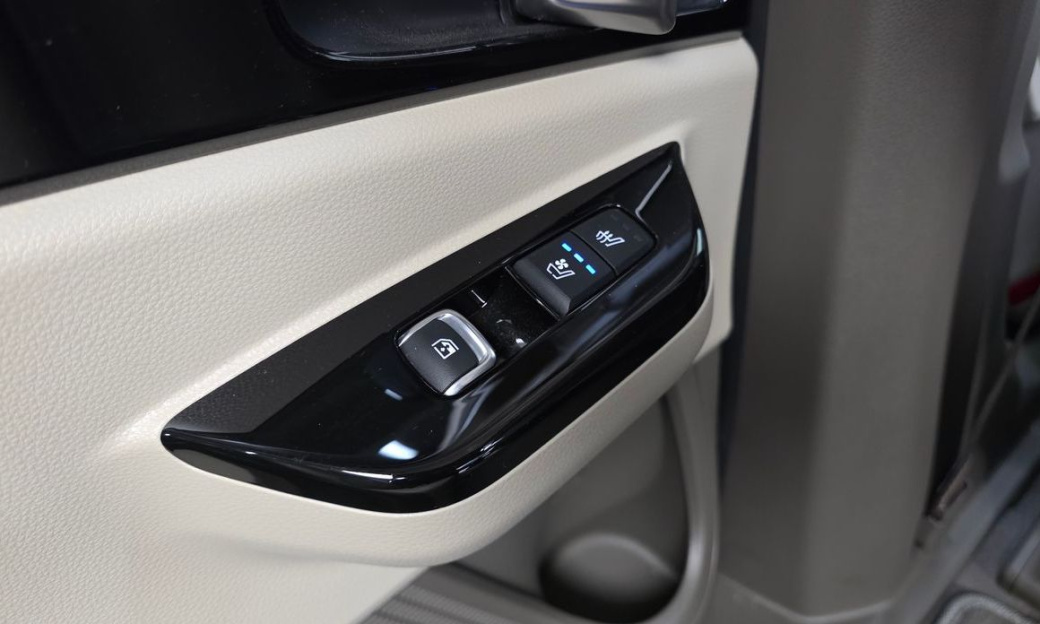 Kia Carnival 9-Seater Noblesse, 2023