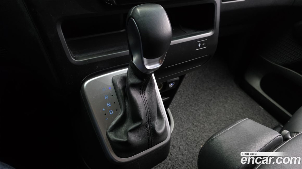 Hyundai Staria 4WD Tourer 9-Seater, 2025