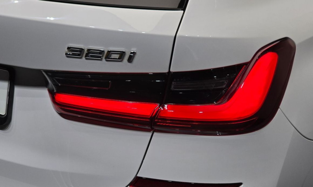 BMW 3-Series 320i Touring M Sports, 2022