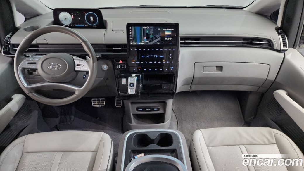 Hyundai Staria Lounge 9-Seater, 2022