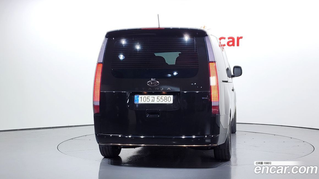 Hyundai Staria 4WD Lounge 9-Seater, 2022