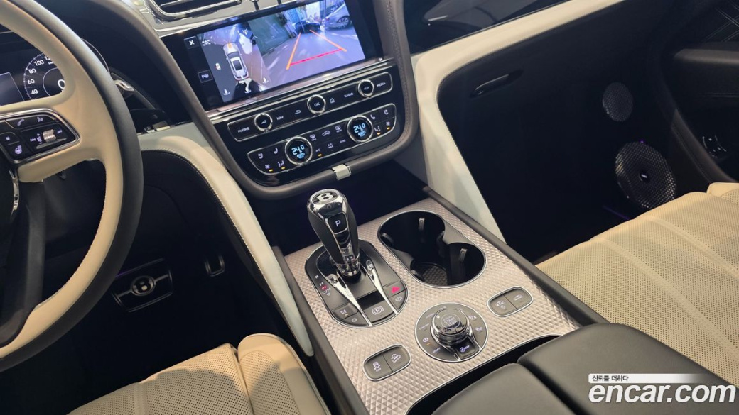 Bentley Bentayga 4.0 V8 EWB Mulliner, 2025