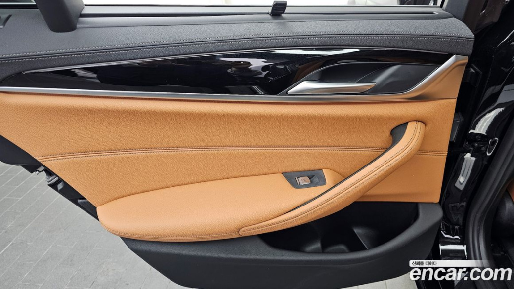 BMW 5-Series 520i Luxury, 2022