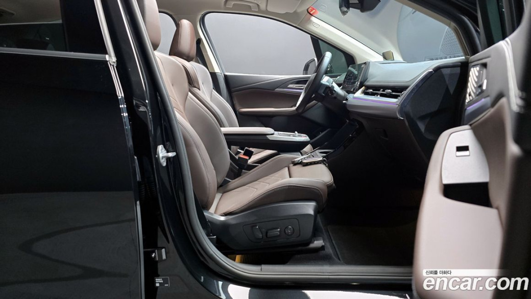 BMW 2-Series 220i M Sport Design, 2025