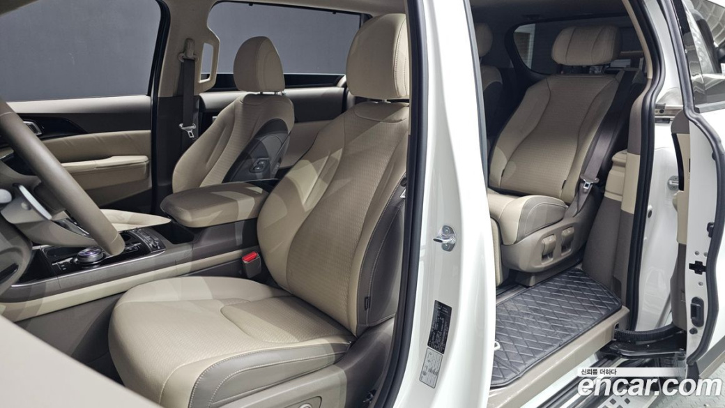 Kia Carnival 7-Seater Signature, 2024