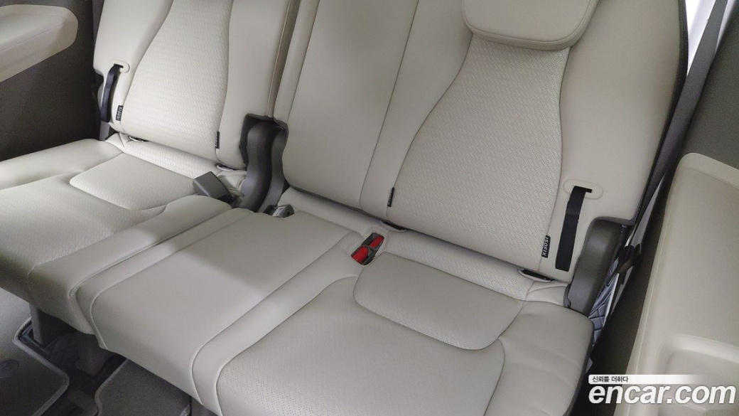 Kia Carnival 7-Seater Gravity, 2025