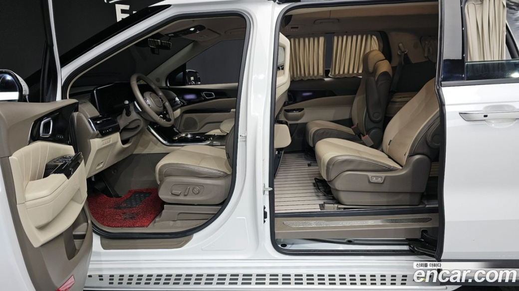 Kia Carnival 9-Seater Hi-Limousine, 2023