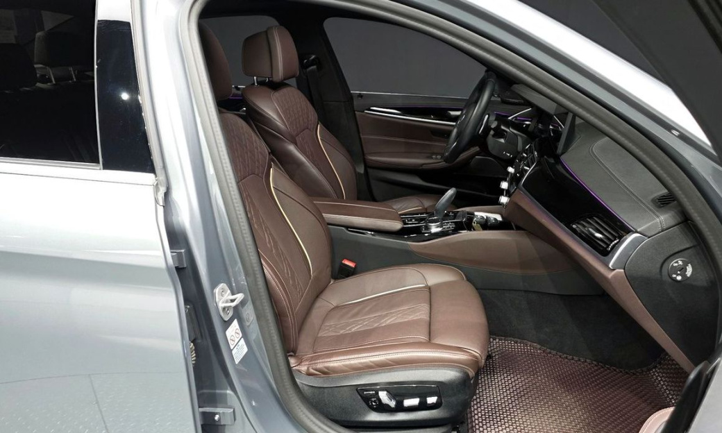 BMW 5-Series 530i M Sport Package, 2023