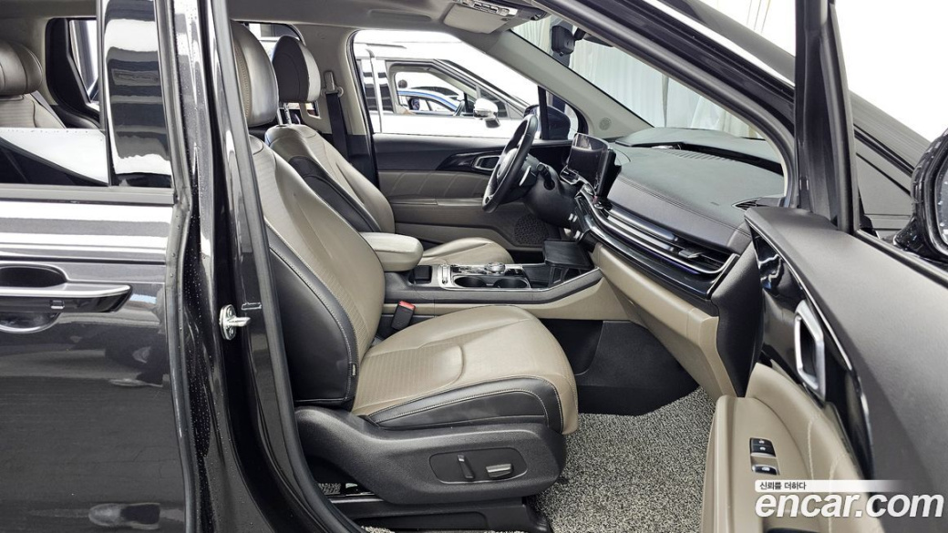Kia Carnival 7-Seater Signature, 2024