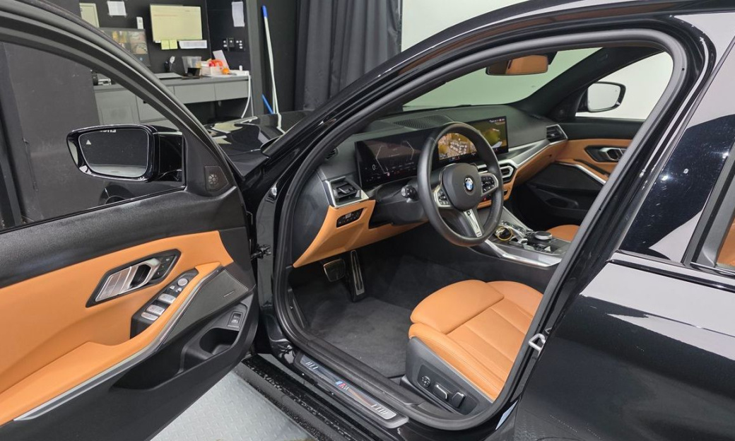 BMW 3-Series 320i M Sport, 2024