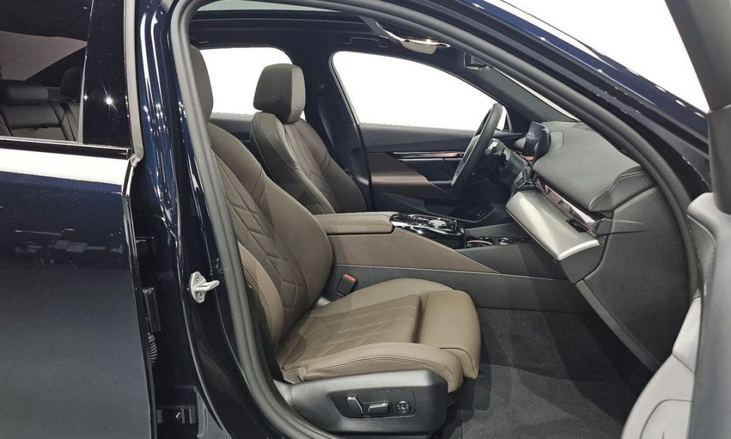 BMW 5-Series 520i M Sport, 2025