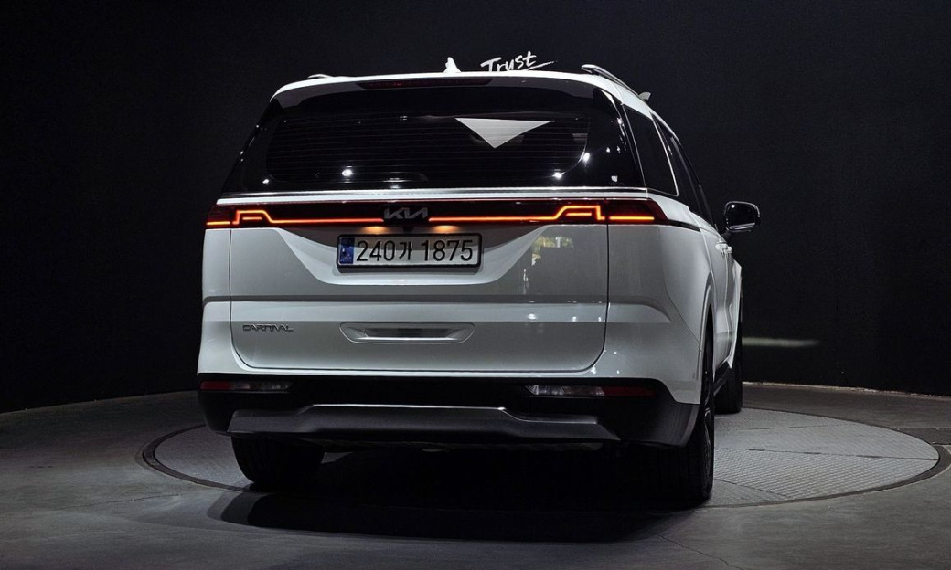 Kia Carnival 9-Seater Signature, 2023