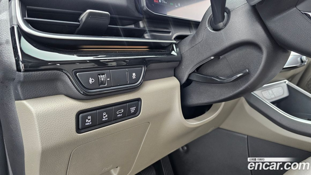 Kia Carnival 7-Seater Signature, 2024