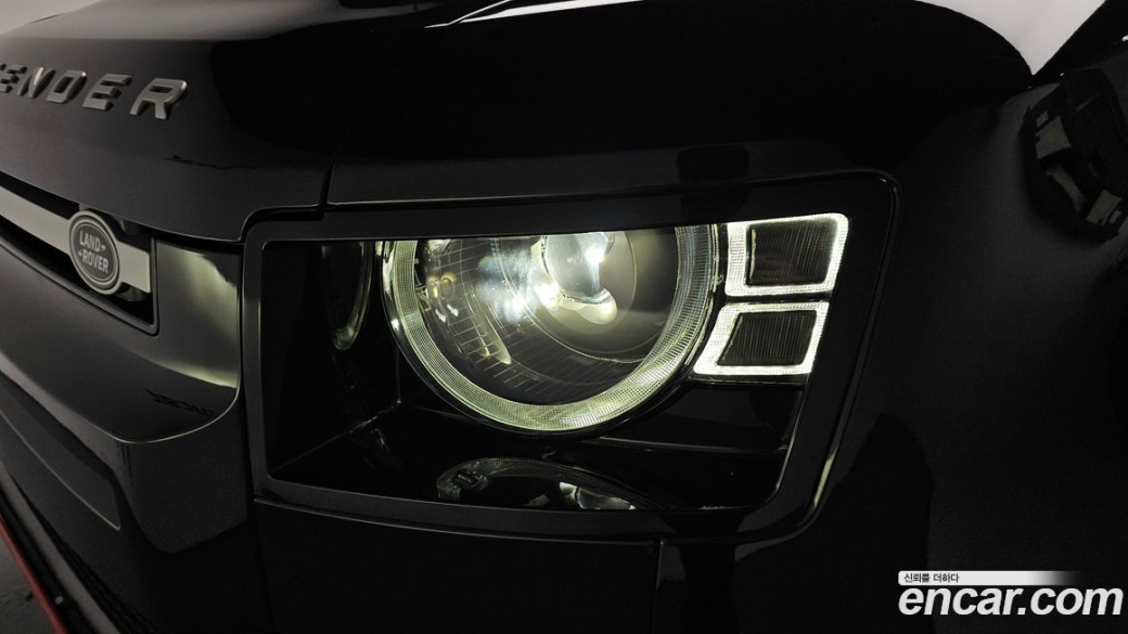 Land Rover Defender 110 D250 SE, 2023