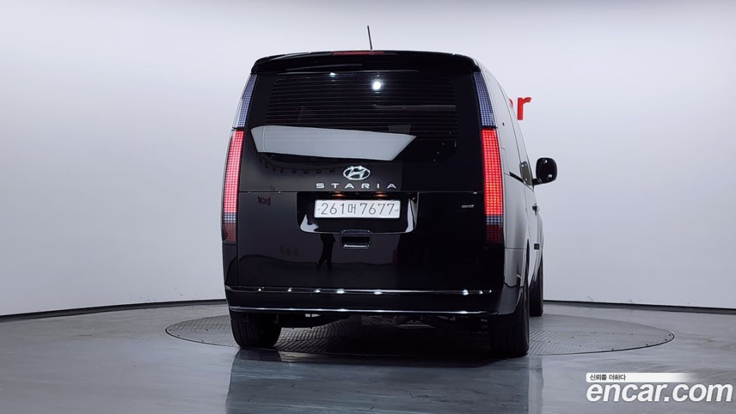 Hyundai Staria 4WD Lounge 9-Seater, 2022