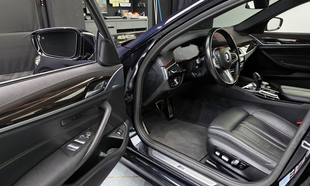 BMW 5-Series 520i M Sport, 2022