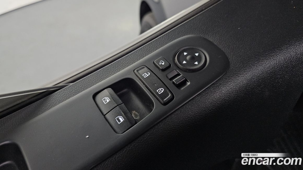 Hyundai Staria 4WD Tourer 11-Seater, 2024