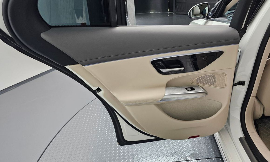 Mercedes-Benz E-Class E220d 4MATIC Exclusive, 2024