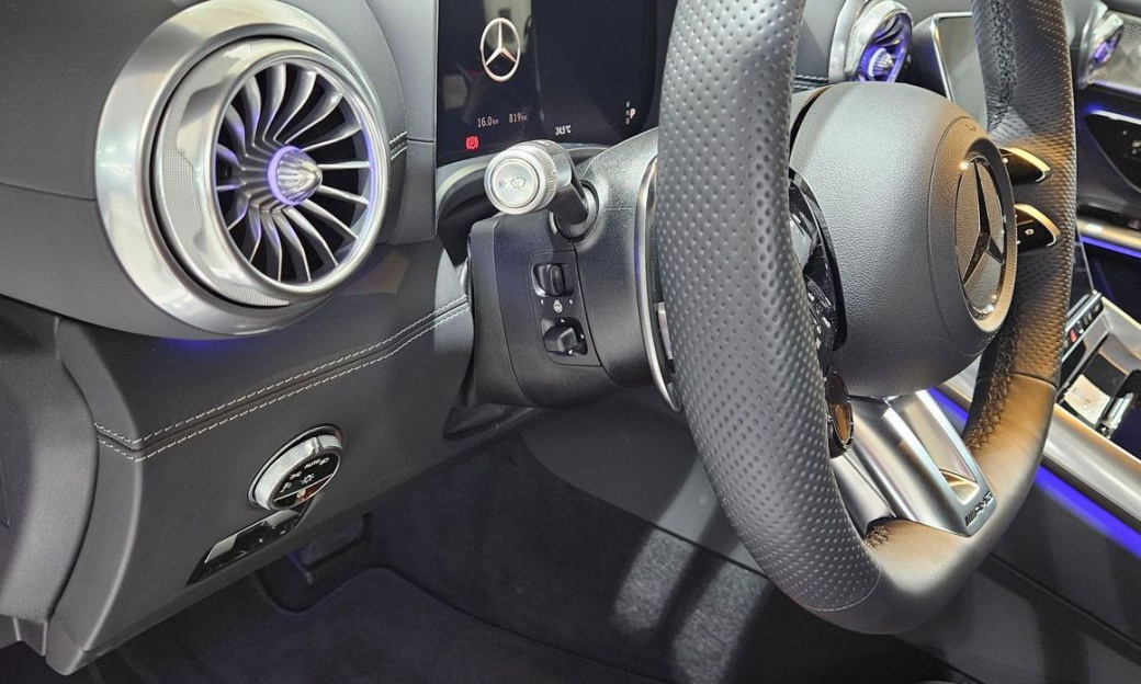 Mercedes-Benz SL-Class AMG SL43, 2025