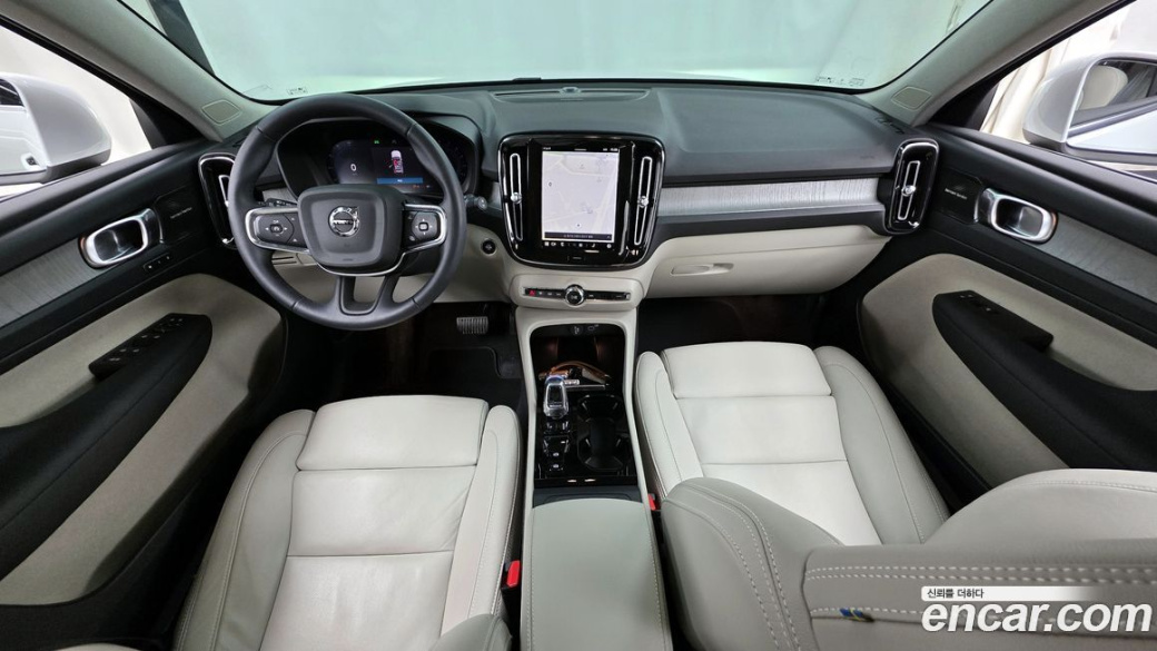 Volvo XC40 B4 Ultimate Bright, 2024