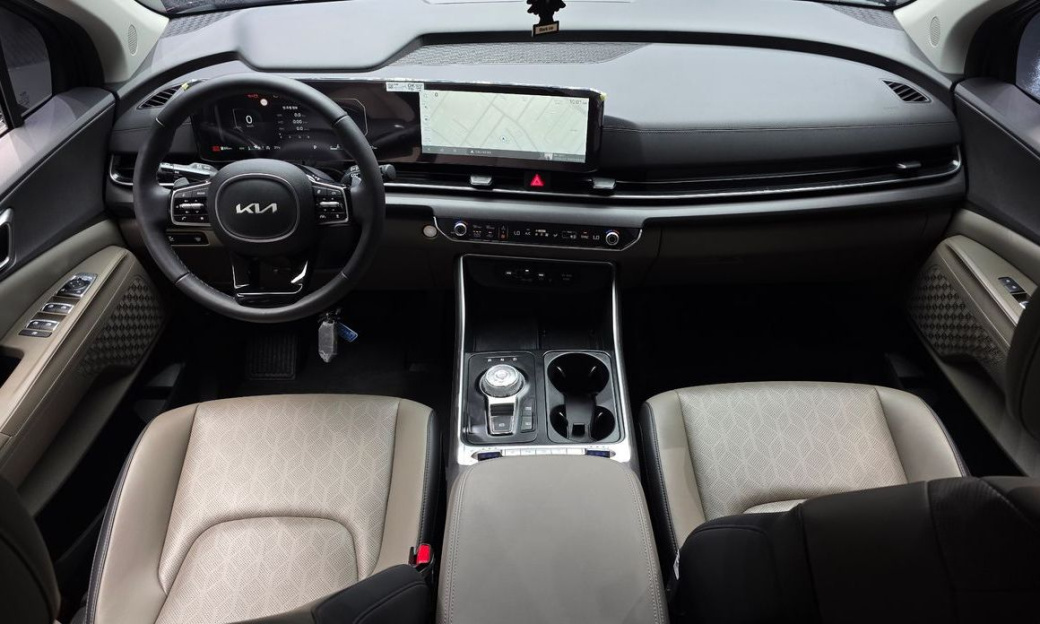 Kia Carnival 9-Seater Prestige, 2025