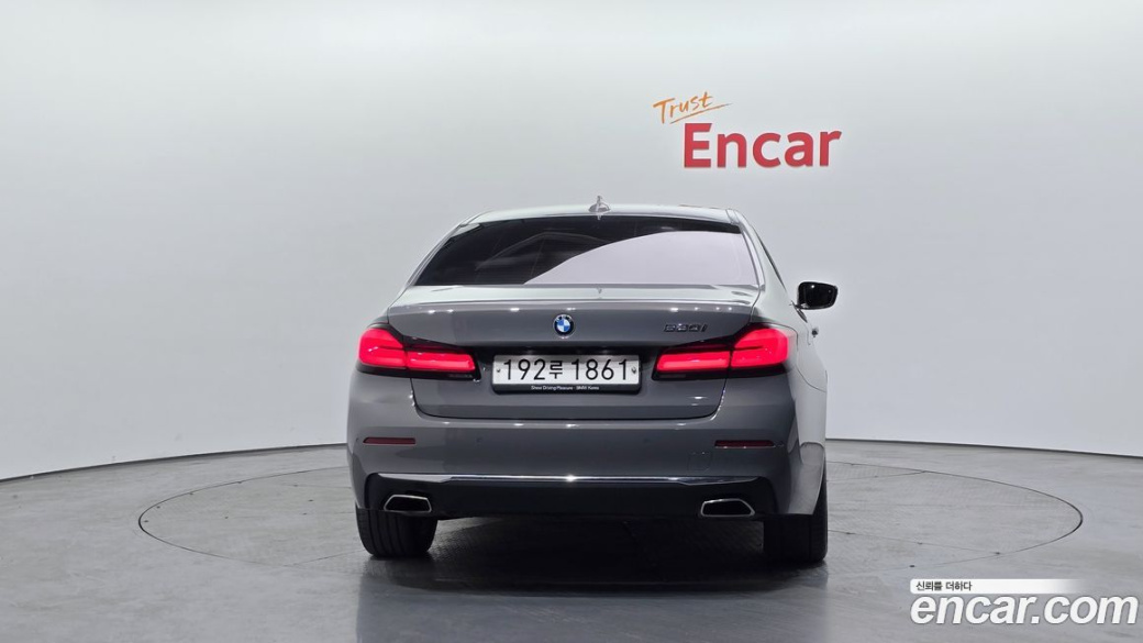 BMW 5-Series 520i Luxury, 2022