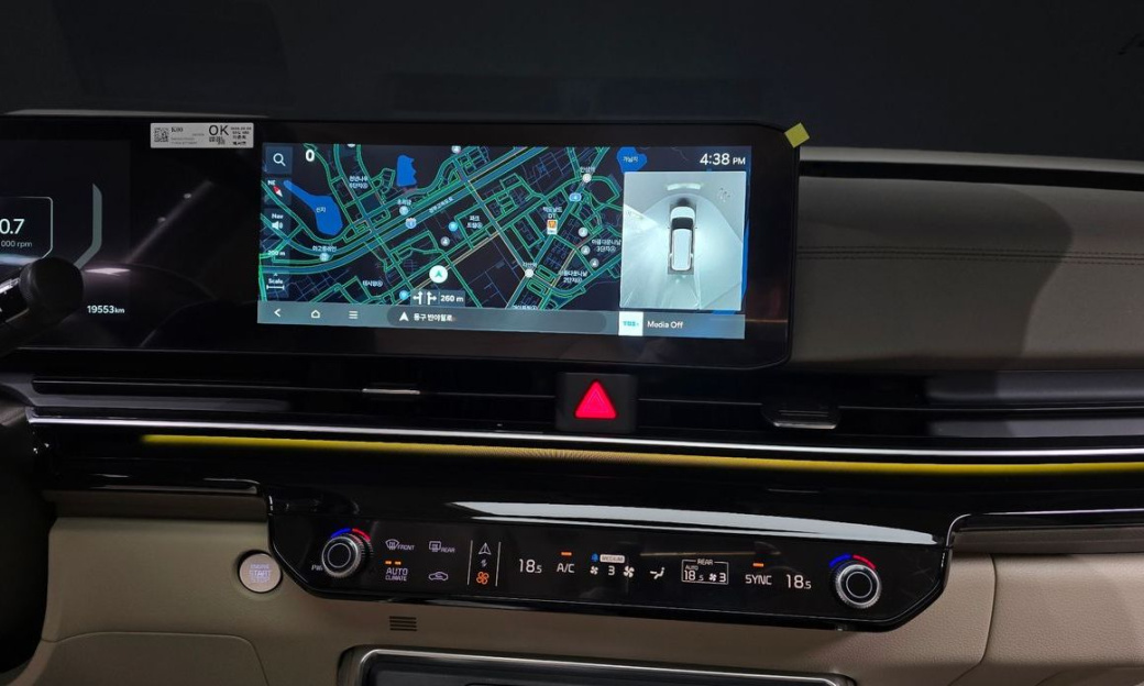 Kia Carnival 9-Seater Signature, 2024