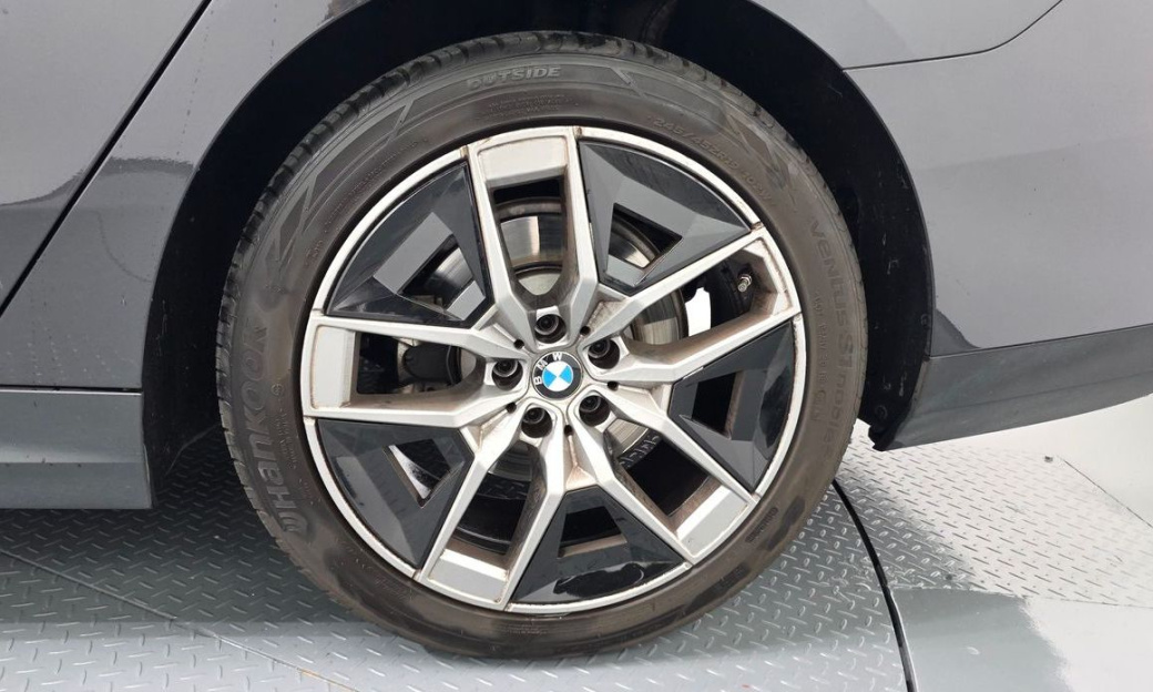 BMW 5-Series 520i, 2024