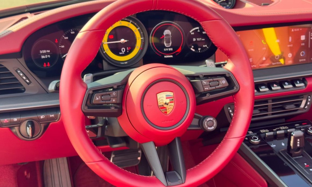 Porsche 911 Carrera Cabriolet, 2023
