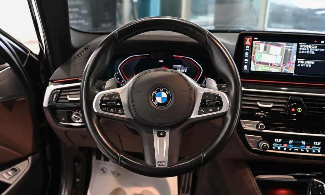 BMW 5-Series 530i xDrive M Sport Package, 2022
