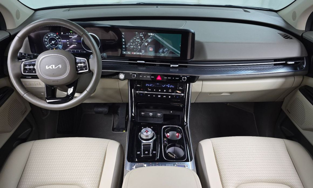 Kia Carnival 9-Seater Hi-Limousine, 2023