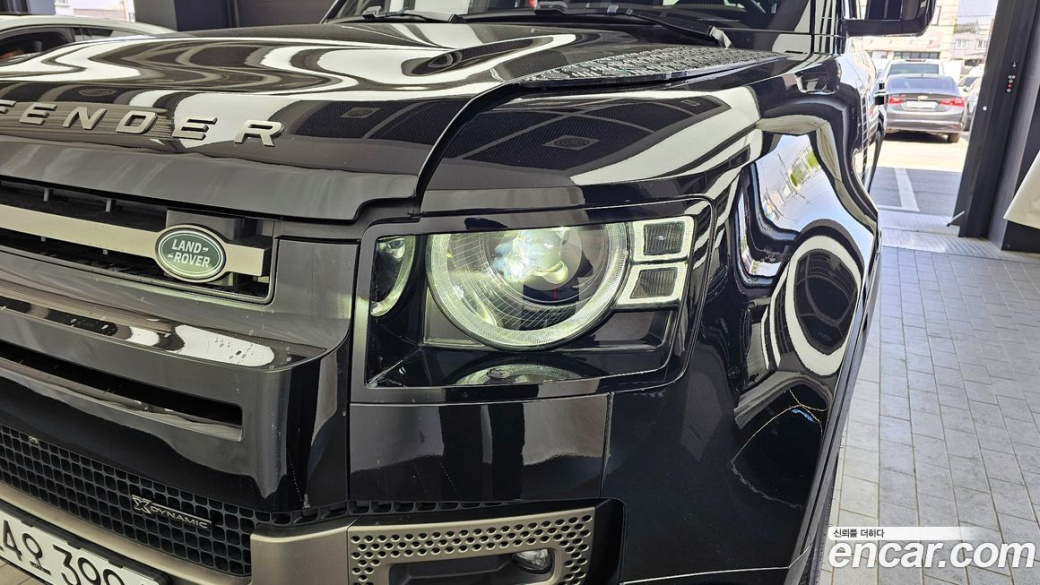 Land Rover Defender 110 P300 X-Dynamic SE, 2023