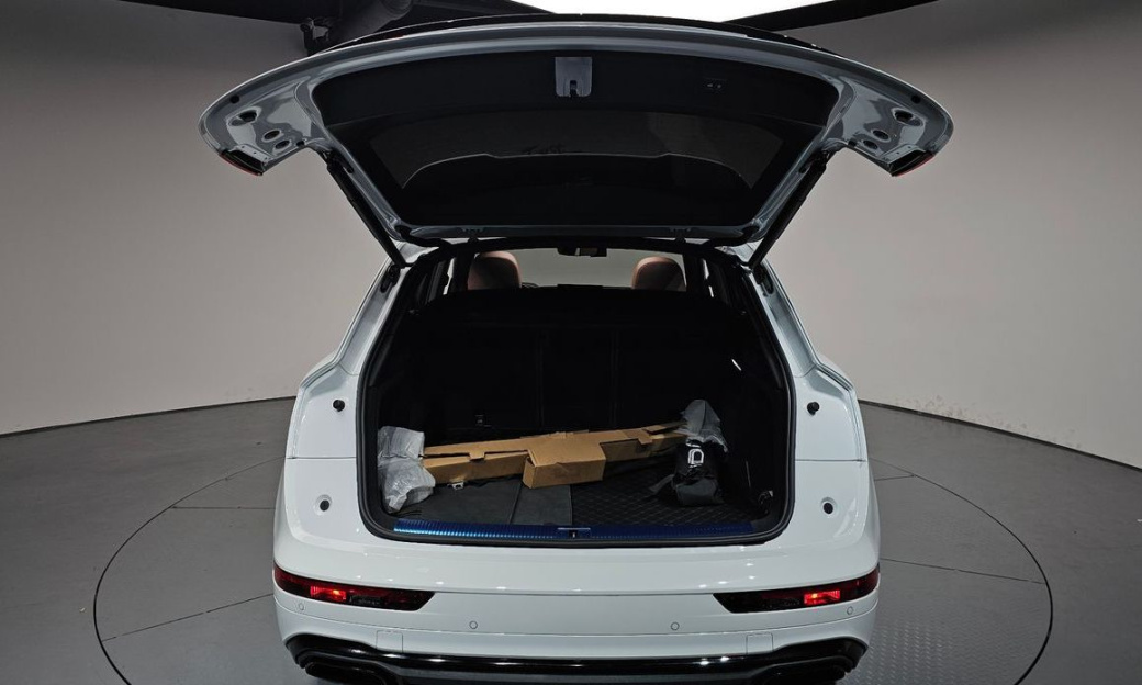 Audi Q5 45 TFSI Quattro Premium, 2024