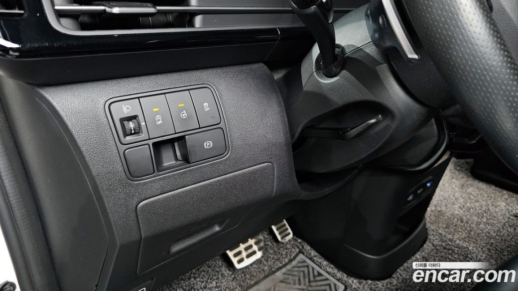 Hyundai Staria Lounge 9-Seater, 2022