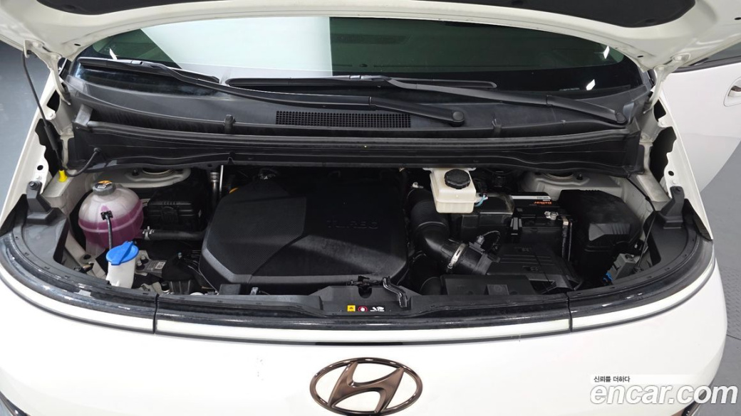 Hyundai Staria Lounge 9-Seater, 2022
