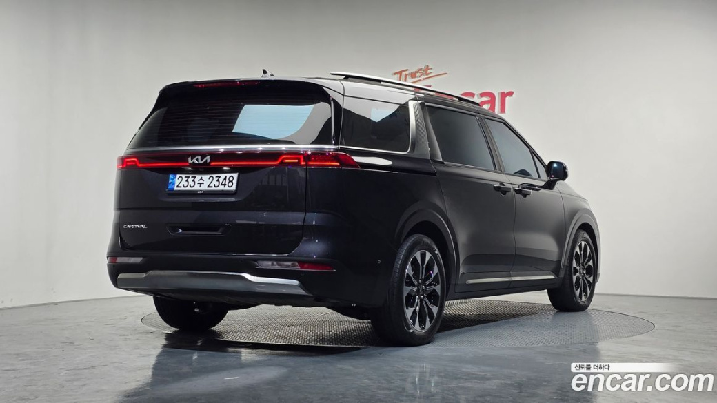 Kia Carnival 7-Seater Outdoor, 2022