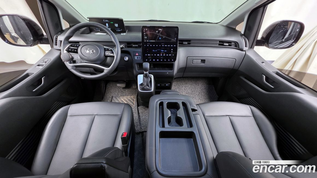 Hyundai Staria Tourer 9-Seater, 2023