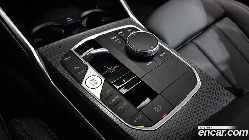 BMW 3-Series 320i Touring M Sports, 2023