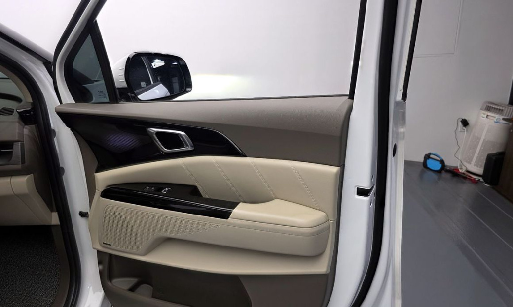 Kia Carnival 9-Seater Signature, 2023
