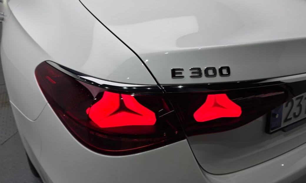 Mercedes-Benz E-Class E300 4MATIC Exclusive, 2024